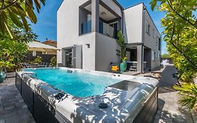 House With Pool Ledenko